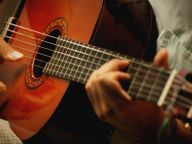 Урок игры на гитаре