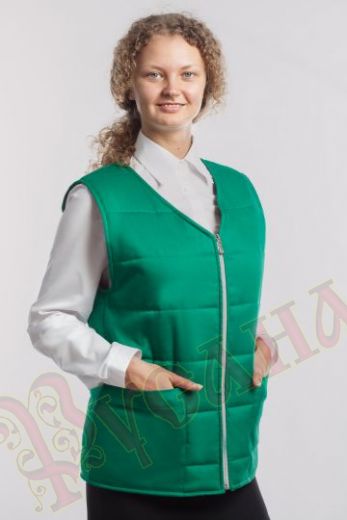 зеленая безрукавка