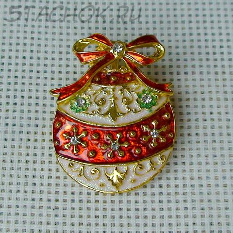 Брошь-кулон "Елочный шар"