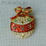 Брошь-кулон "Елочный шар"