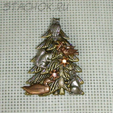 Брошь "Новогодняя елочка со зверушками"