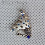 Брошь "Кот у Новогодней елочки" цвет серебра