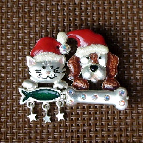 Брошь-трансформер "Котик и песик с подарками на Новый год"