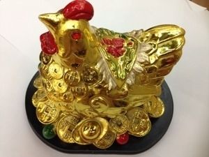 Курица на монетах золото (17х17см)