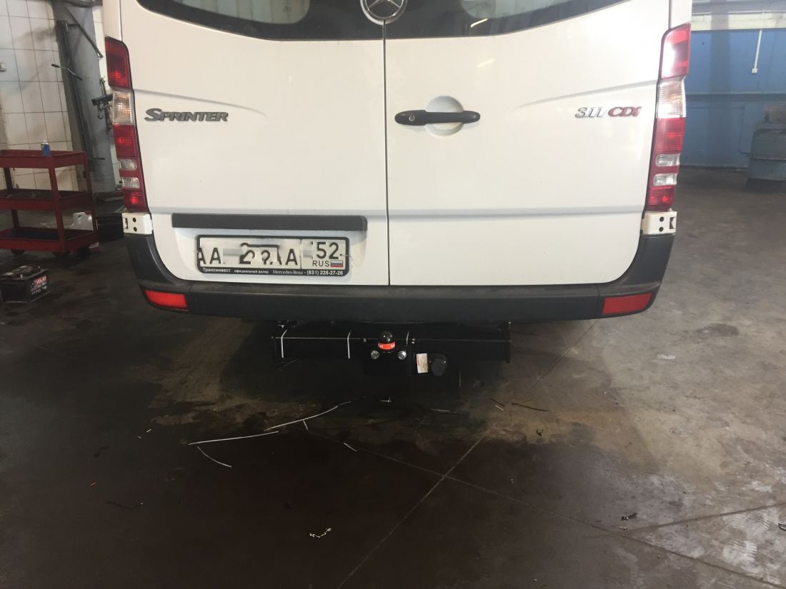 Фаркоп BOSAL-ORIS на Mercedes Sprinter фургон 2006-, Volkswagen Crafter фургон 2006- без выреза в бампере. Тип шара: F. Нагрузки: 2000/100 кг (без электрики в комплекте) - 2250-F Bosal