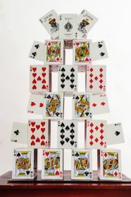 Карточный замок Card Castle - Bicycle Standard (красный) (пр-во Россия)
