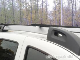 Багажник на крышу Renault Duster 2, Vamer, стальные прямоугольные дуги на рейлинги