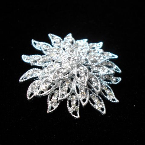 Брошь "Хризантема" цвет серебра (США)