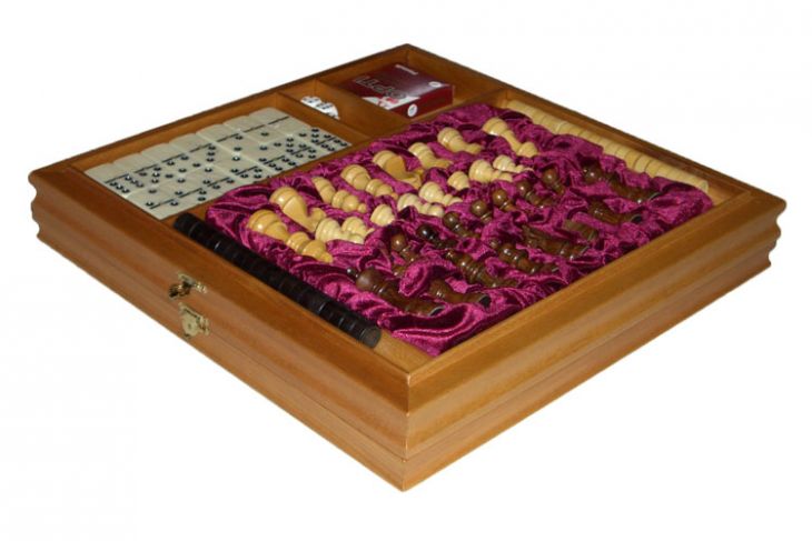 Игровой набор 8 в одном из массива мореной березы