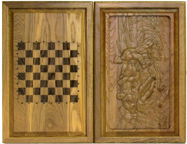 Резные объемные нарды+шашки дорожного размера из массива мореного дуба "Охотники на привале"