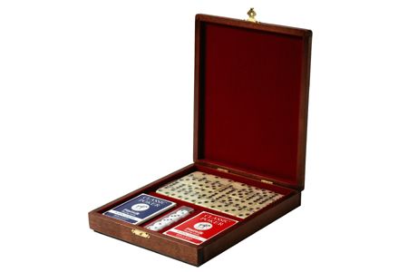 Набор игр в деревянной шкатулке