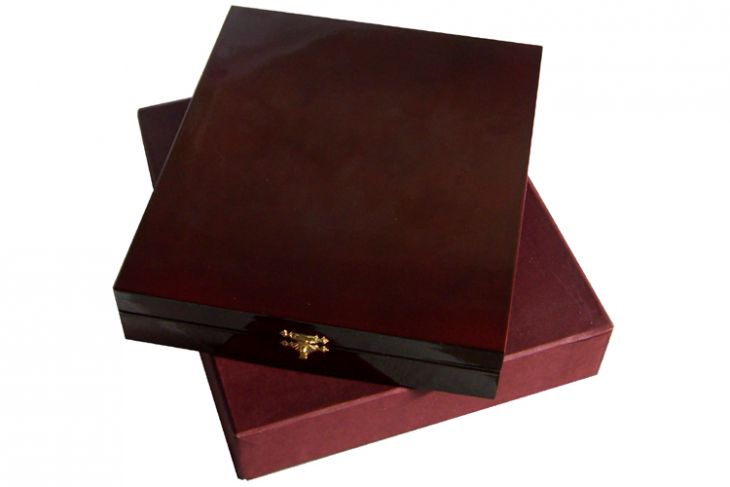 Набор игр в деревянной шкатулке