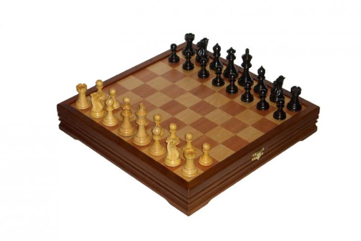 Шахматы классические средние деревянные утяжеленные (высота короля 3,25")