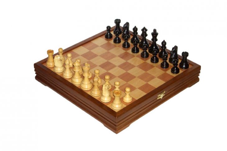 Шахматы классические средние деревянные утяжеленные (высота короля 3,25")