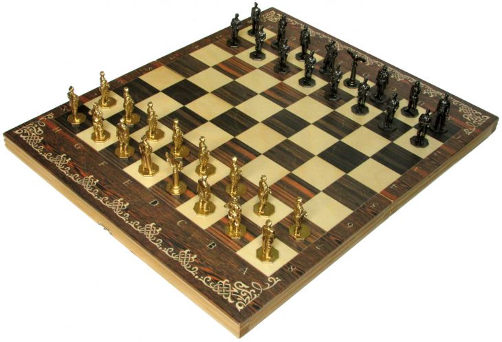 Шахматы исторические "Великая Отечественная Война" с фигурами из черненого цинкового сплава