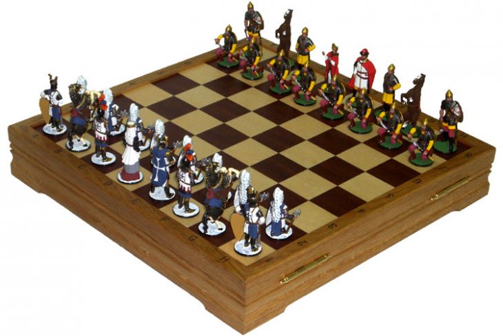 Шахматы исторические с фигурами из олова покрашенными в полу коллекционном качестве