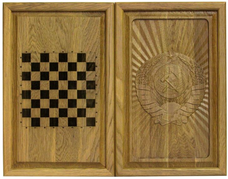 Резные объемные нарды+шашки дорожного размера из массива мореного дуба "Герб СССР"