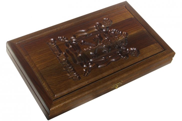 Резные дорожные нарды из массива мореного дуба без ложемента "Питер"