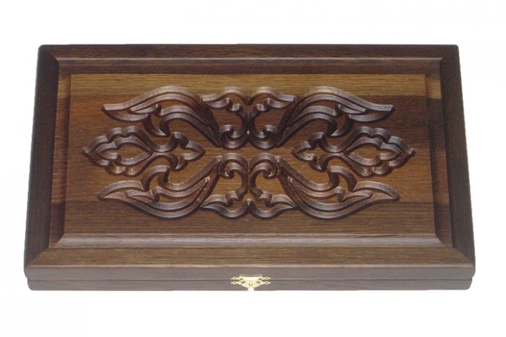 Резные дорожные нарды из массива мореного дуба без ложемента "Саламандра"