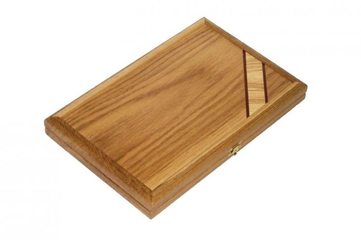 Нарды из дуба с угловой ленточкой орехом