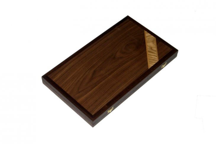 Нарды из дуба с угловой ленточкой орехом (тонированные под орех)