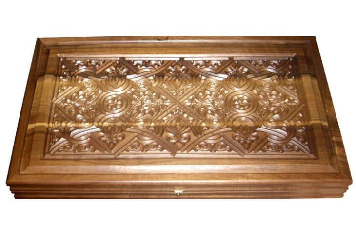 Резные нарды из массива ореха