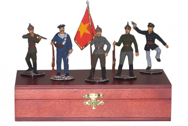 Набор миниатюр в деревянной шкатулке "Красноармейцы" (5 фигур)