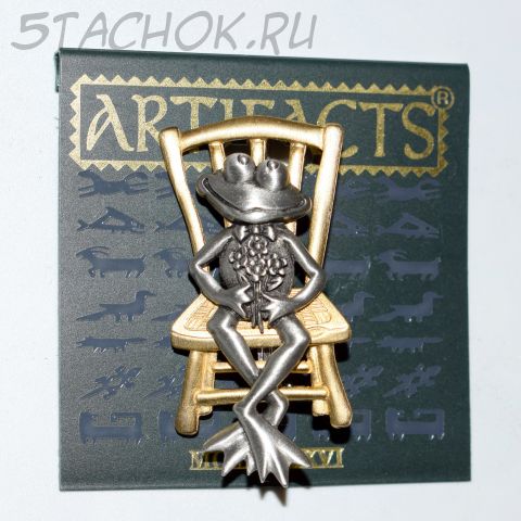 Брошь "Лягушонок с букетом на стульчике" (JJ США)