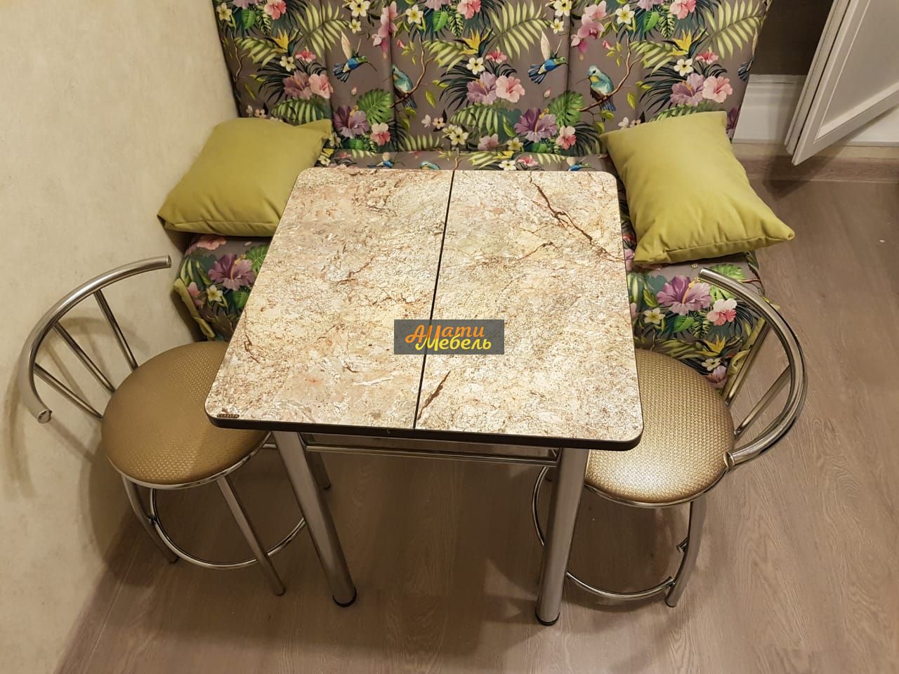 Кухонный гарнитур и мебель для кухни