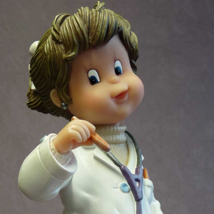 Коллекционная статуэтка из испанской коллекции -  746730 Врач с саквояжем