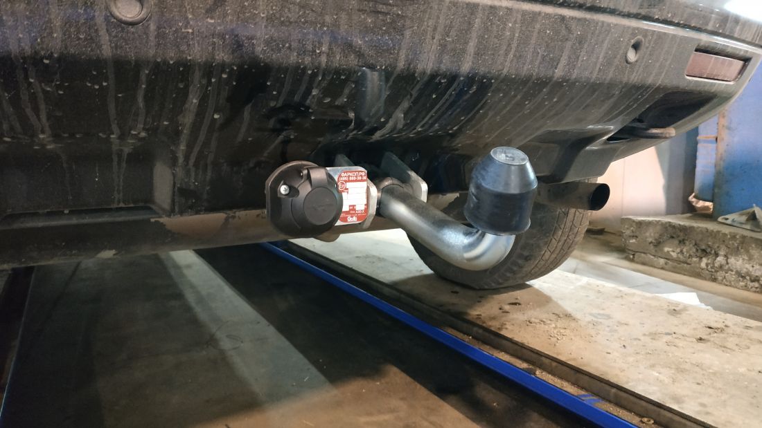 Фаркоп Galia (оцинкованный) на Land Rover Freelander II 2008-2015. Тип шара: A. Невидимый вырез бампера. Нагрузки: 2300/145 кг, масса фаркопа 18 кг