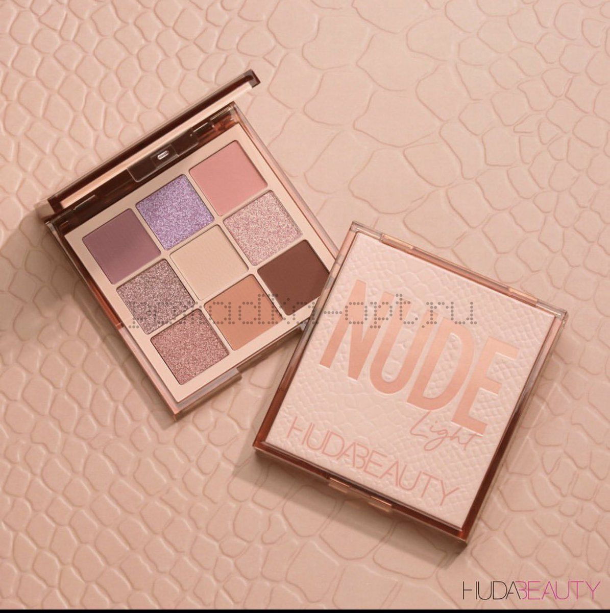 Новые палетки Obsessions на 9 оттенков от Huda Beauty Nude Light