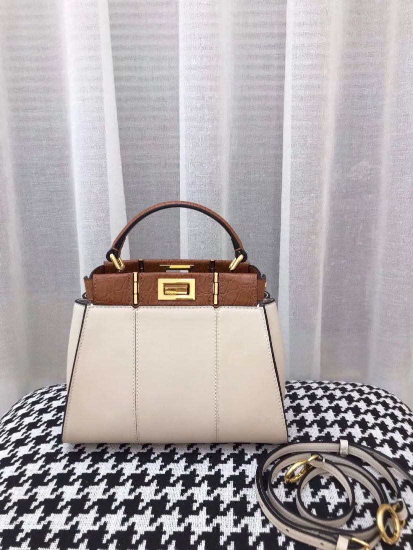 Сумка FENDI Peek-a-boo 23 cm