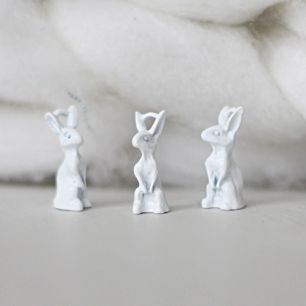 Кукольный аксессуар Подвеска зайка белый