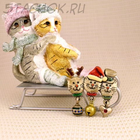 Брошь "Три новогодних котика" (AJMC США)