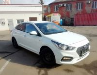 Прокат авто Hyundai Solaris 2019г. белого цвета в Москве с доставкой к вашему дому или офису.