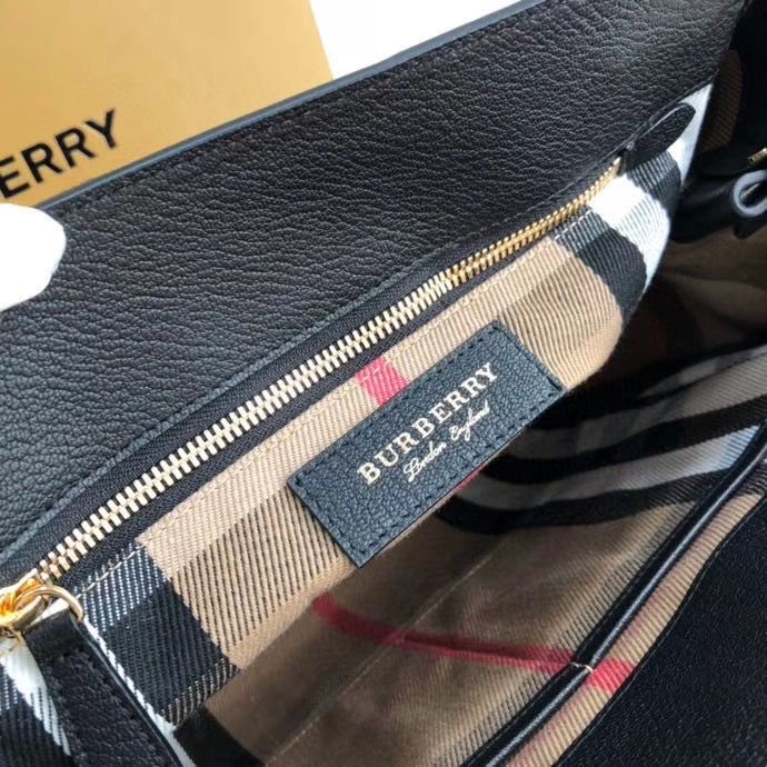 Сумка Burberry The Buckle