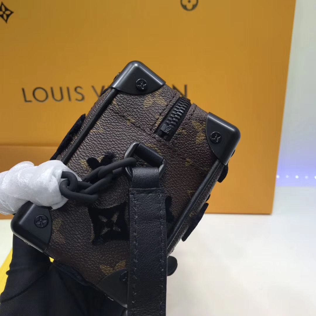 Клатч Louis Vuitton Mini Soft Trunk
