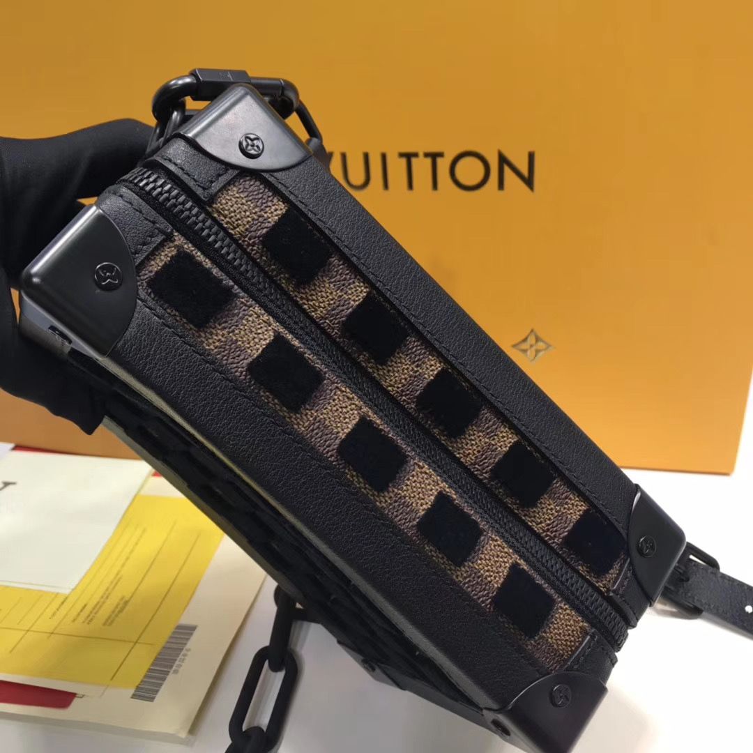 Клатч Louis Vuitton Mini Soft Trunk