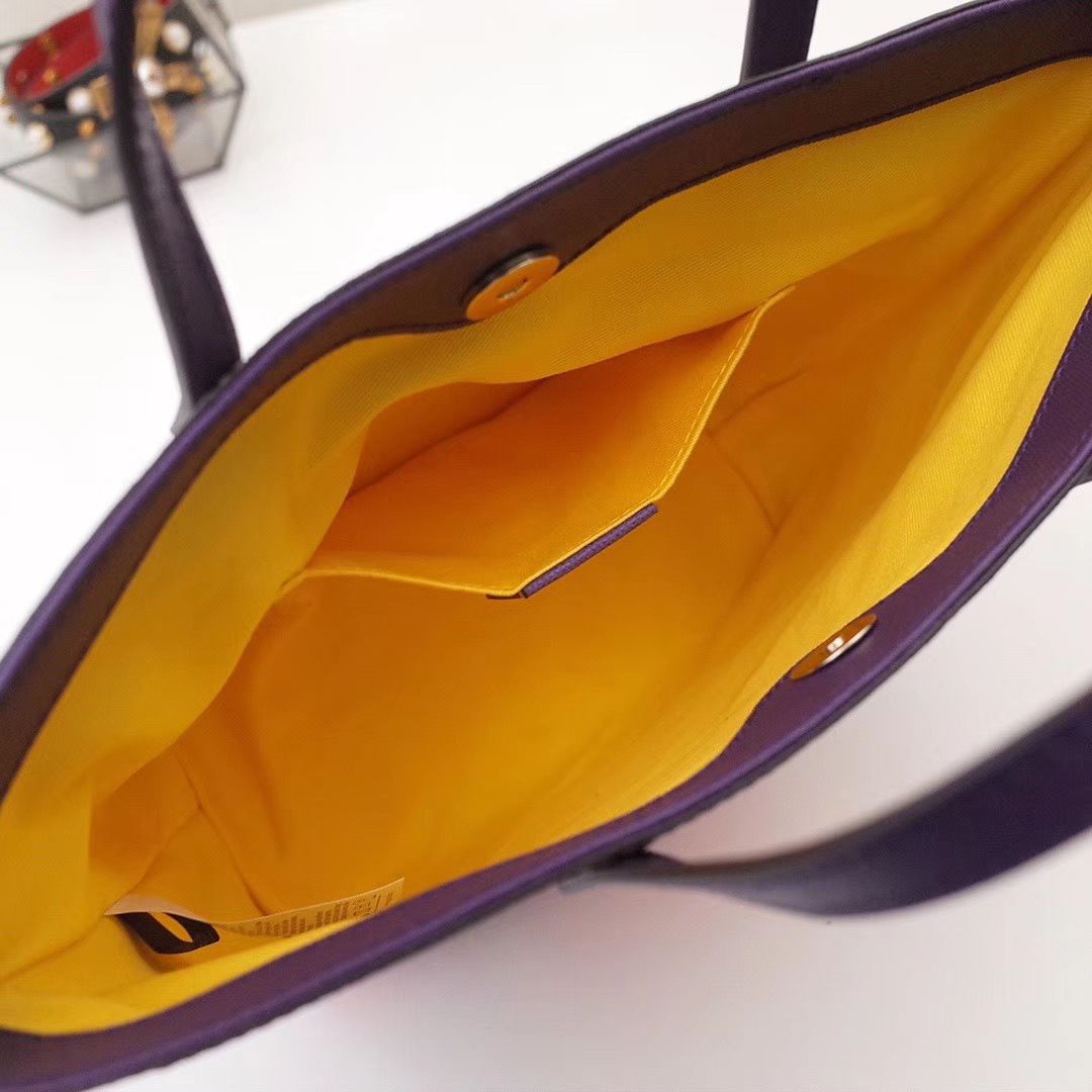 Gucci 21 x 20 x 10 cm