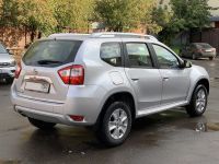 Nissan Terrano 2019 (серебристый) - вид сзади справа.