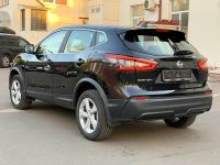 Nissan Qashqai 2019г (черный) вид сзади слева