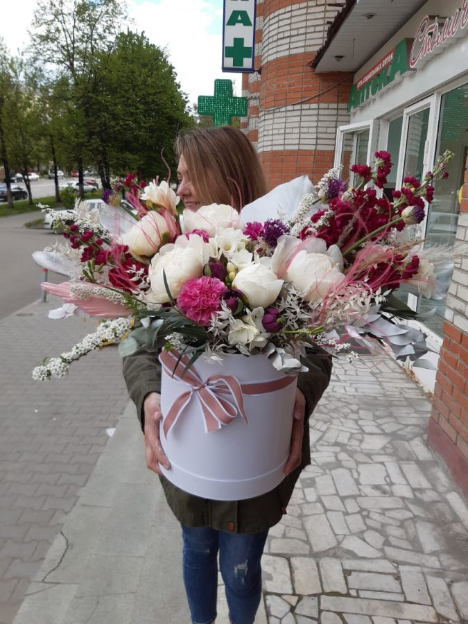 Ассиметричная коробка с Пионами