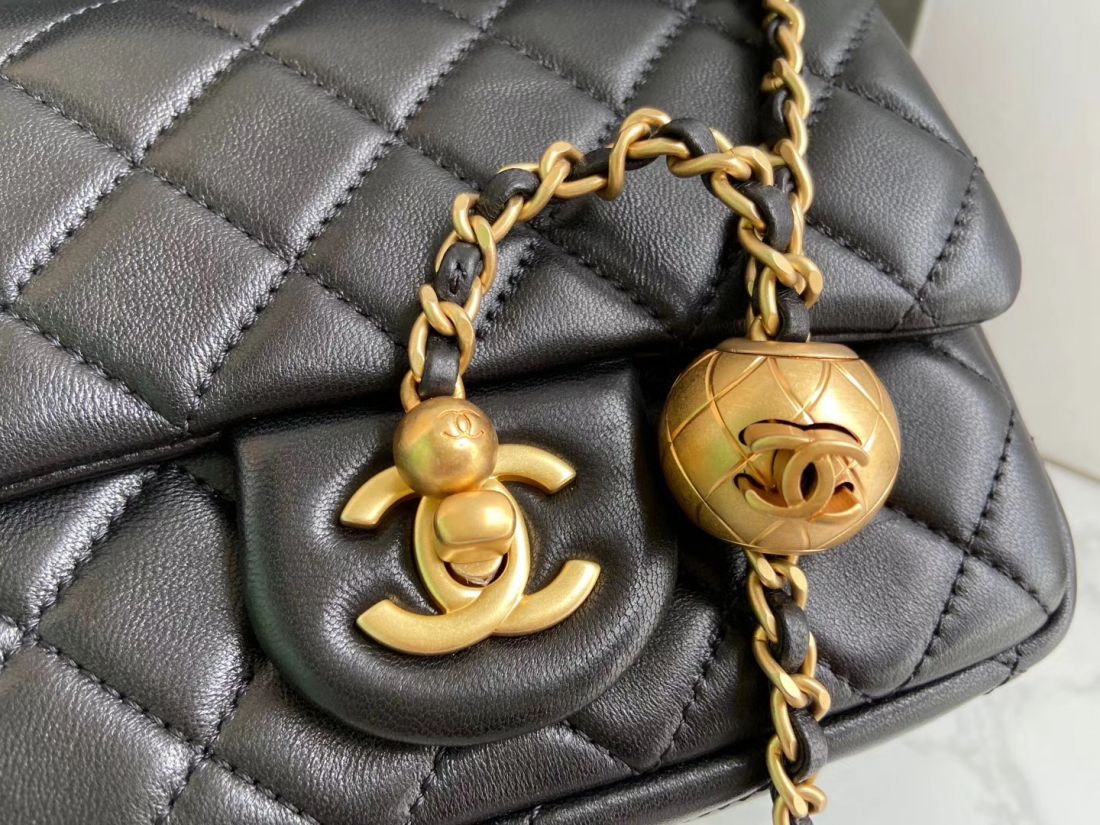 CHANEL Shoulder Flap Bag 18 cm