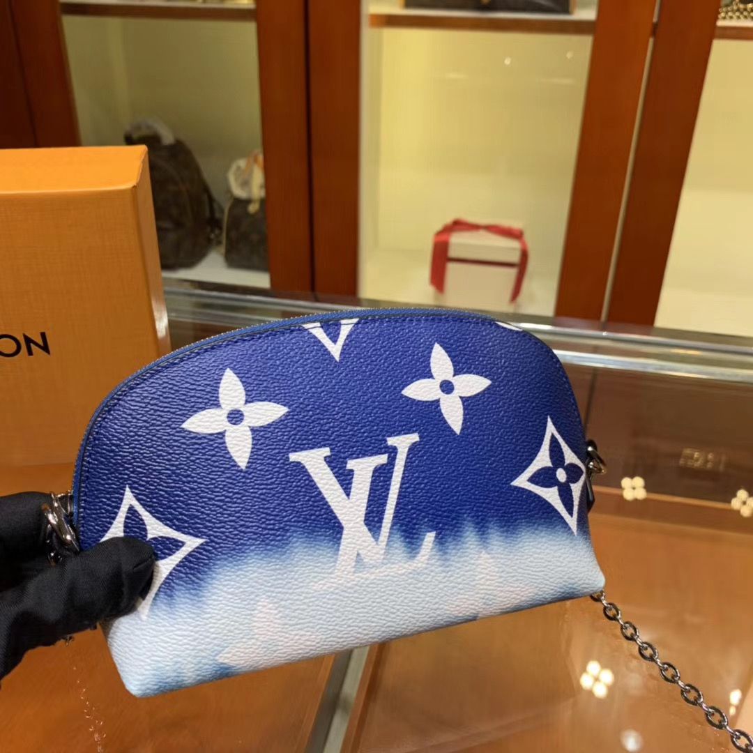 Косметичка Louis Vuitton на цепочке