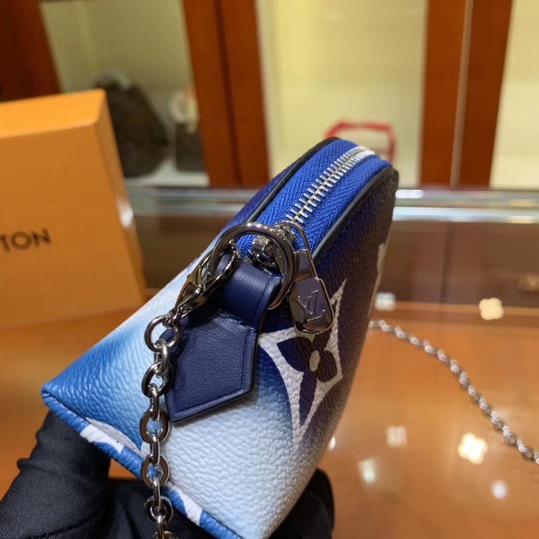 Косметичка Louis Vuitton на цепочке