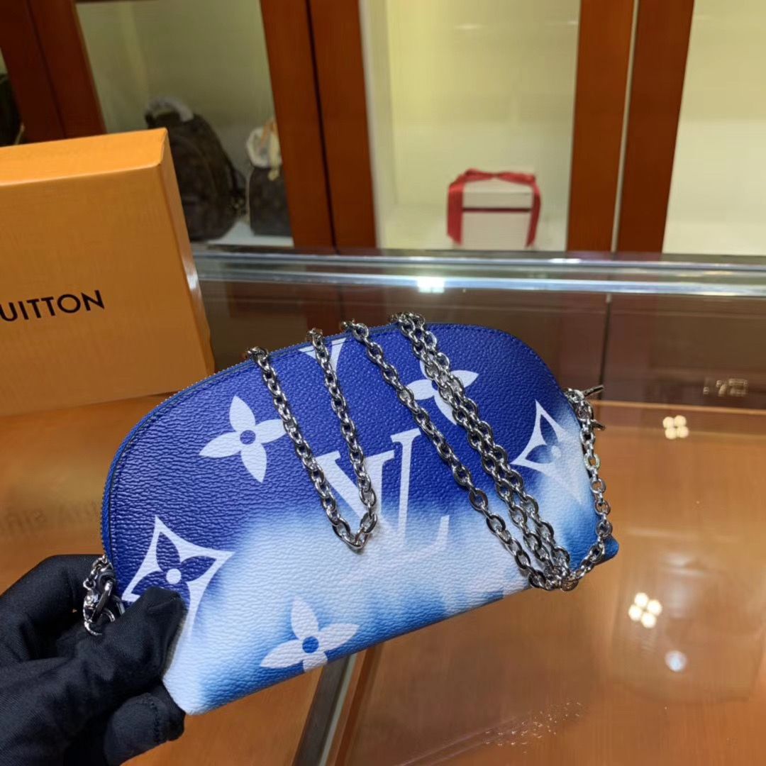 Косметичка Louis Vuitton на цепочке