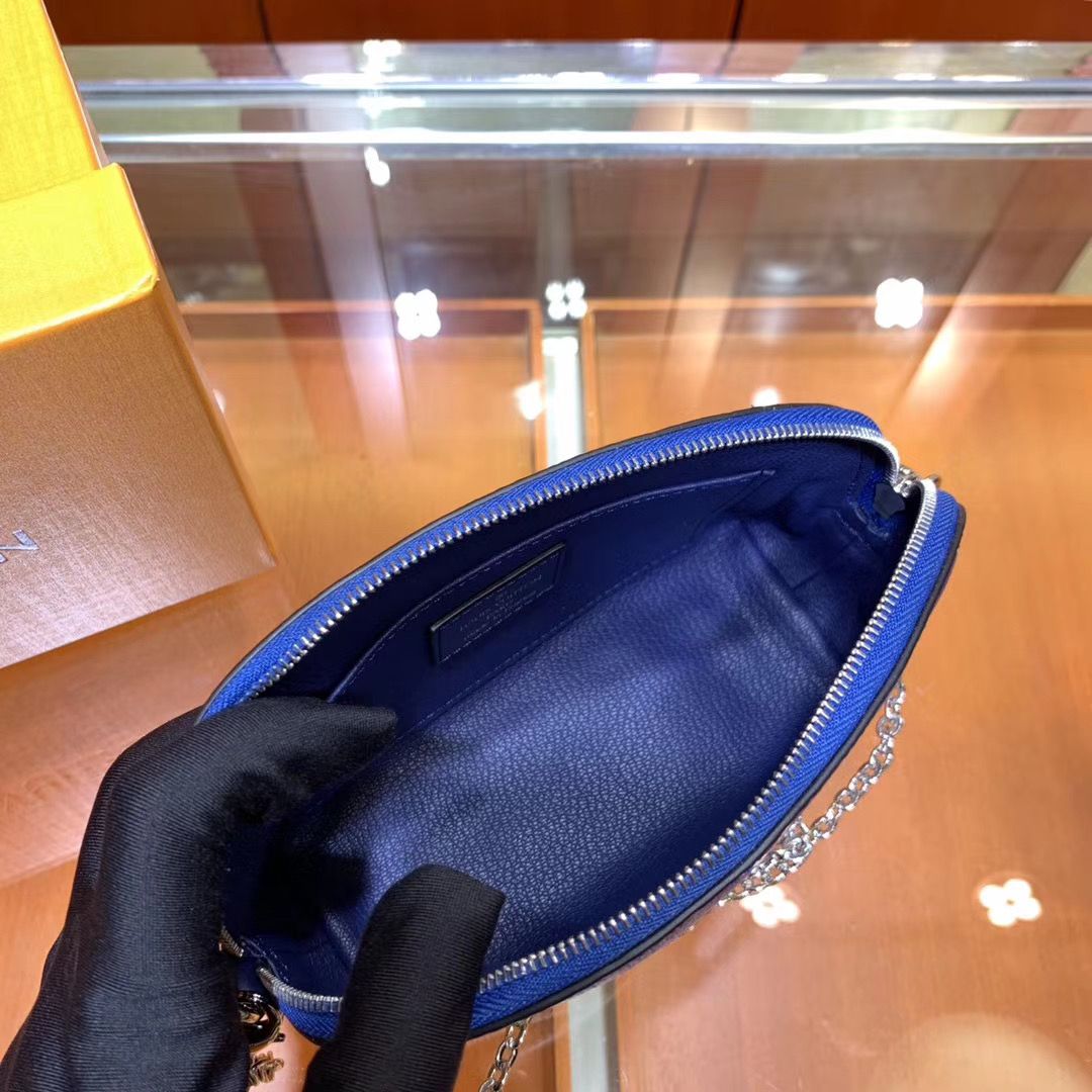 Косметичка Louis Vuitton на цепочке