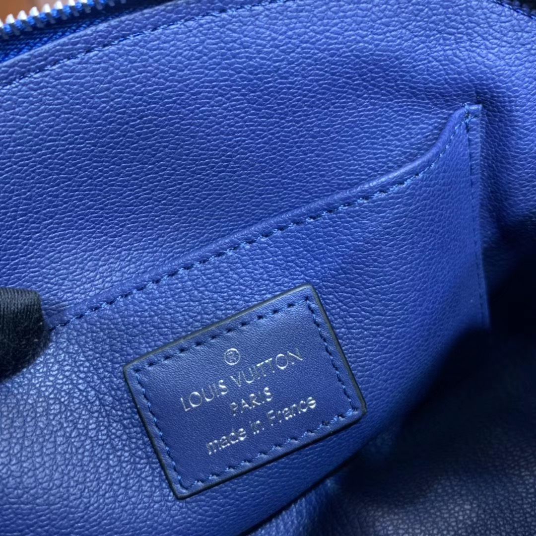 Косметичка Louis Vuitton на цепочке