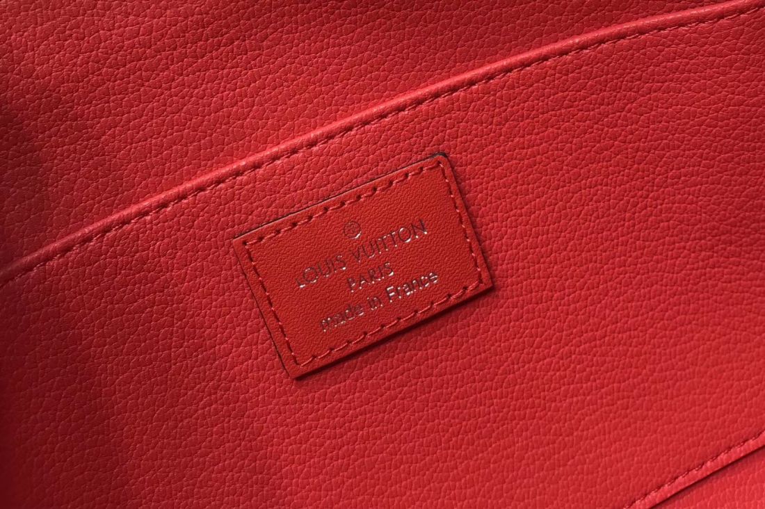 Косметичка Louis Vuitton Escale на цепочке